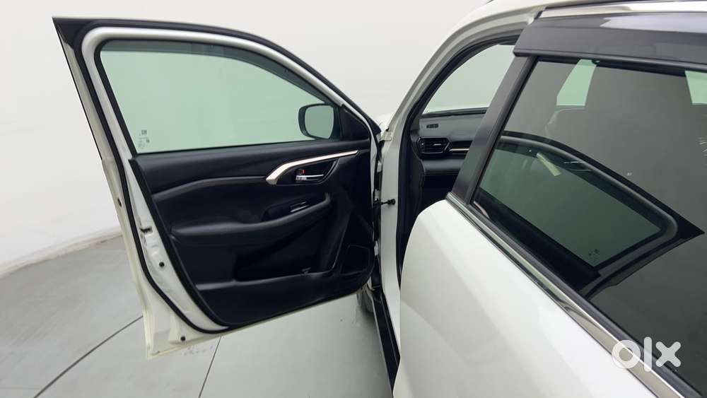 Maruti Suzuki Grand Vitara 1.5 Zeta Plus Intelligent Hybrid Ecvt, 20..