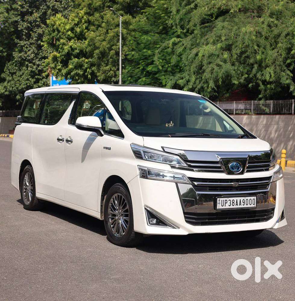 Toyota Vellfire 2.5 Executive Lounge, 2023, Petrol