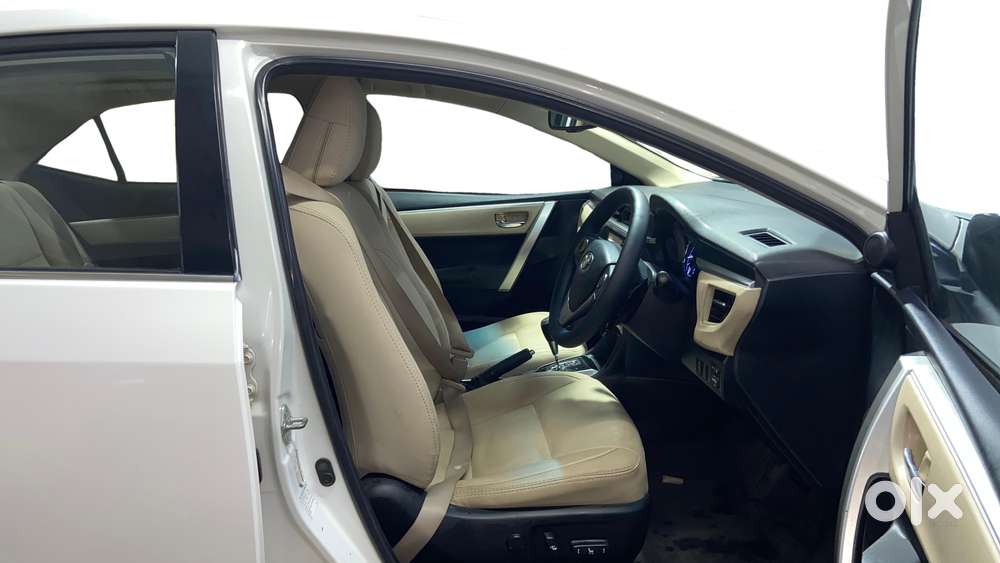 Toyota Corolla Altis 2013-2017 Vl At, 2015, Petrol