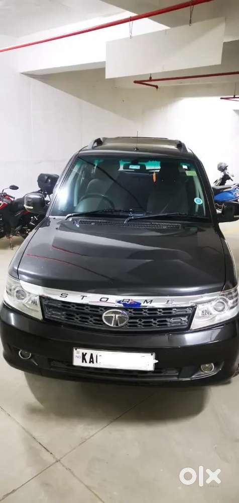 Tata Safari Storme 2015