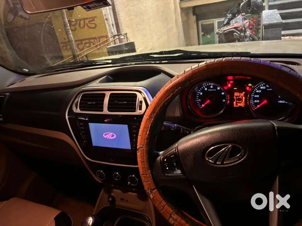 Mahindra Tuv 300 2019 Amt