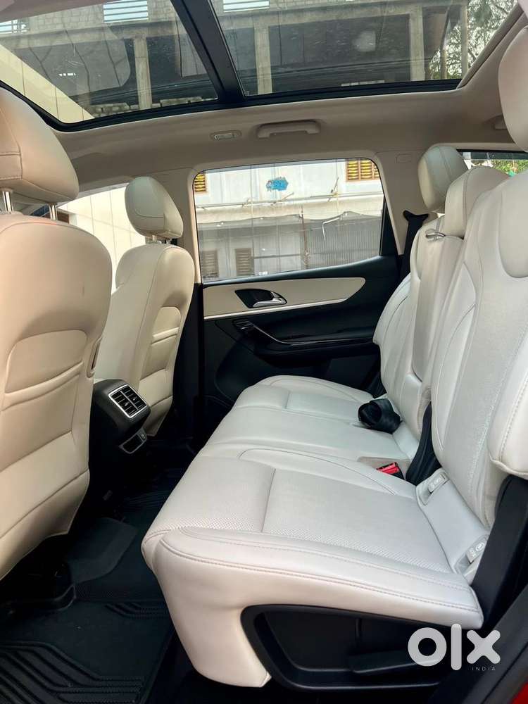 Mahindra Xuv700 2.0 Ax 7 Petrol At Str, 2023, Petrol