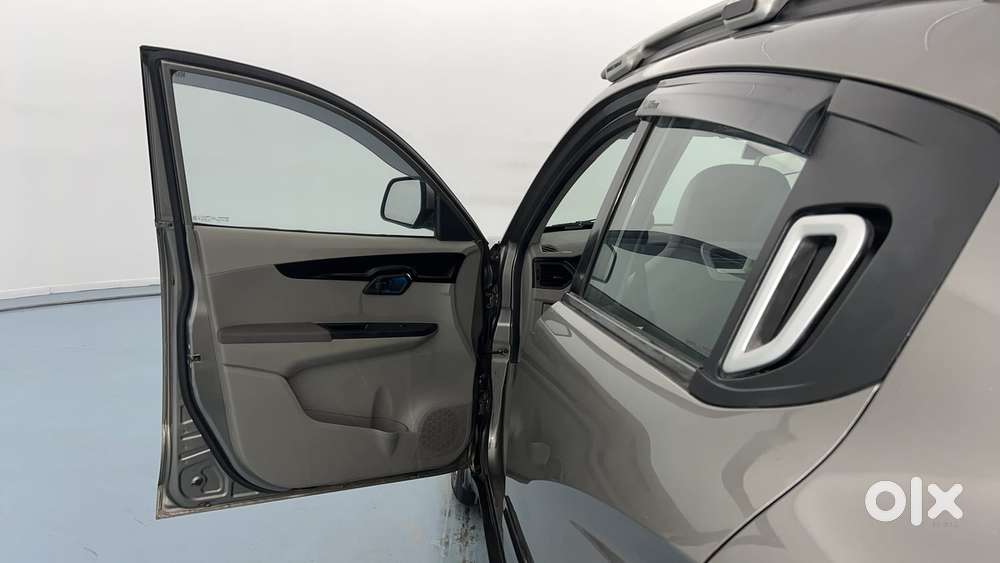 Mahindra Kuv 100 2016-2017 Mfalcon G80 K8, 2016, Petrol