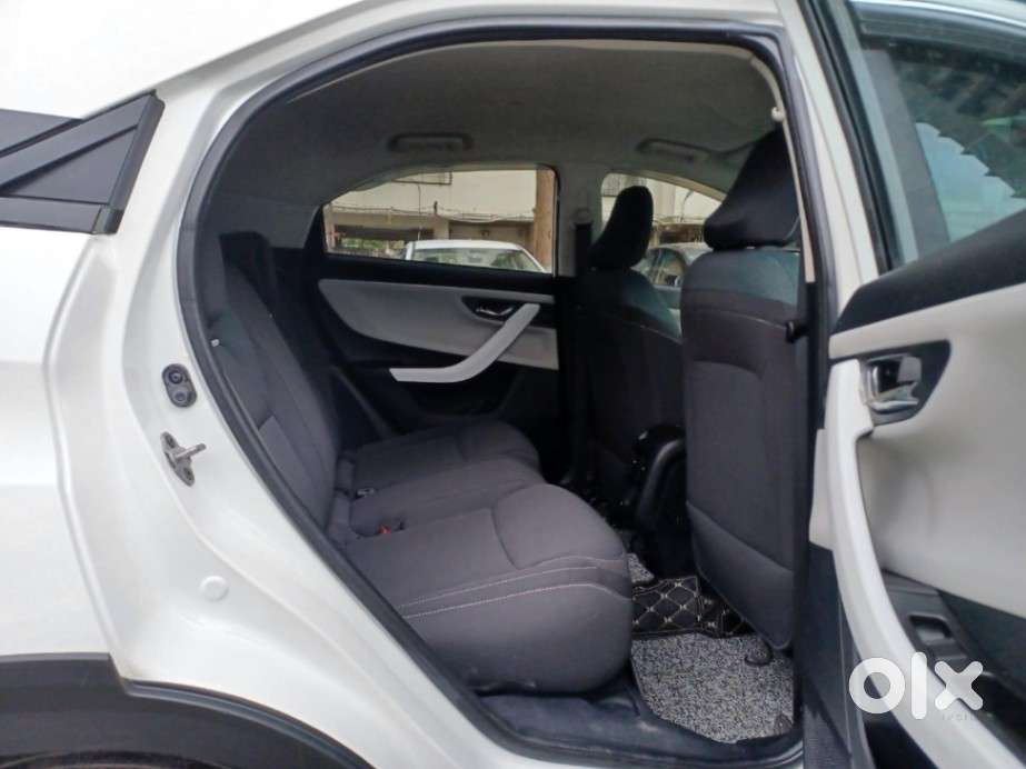 Tata Nexon Creative Plus 1.2 Revotron Petrol 6 Amt, 2023, Petrol