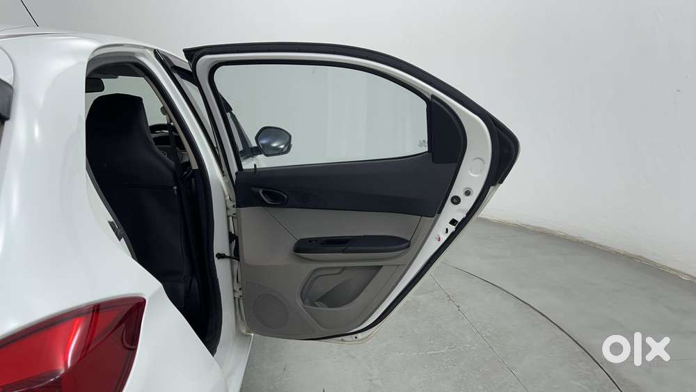 Tata Tiago 1.2 Revotron Xt, 2016, Petrol