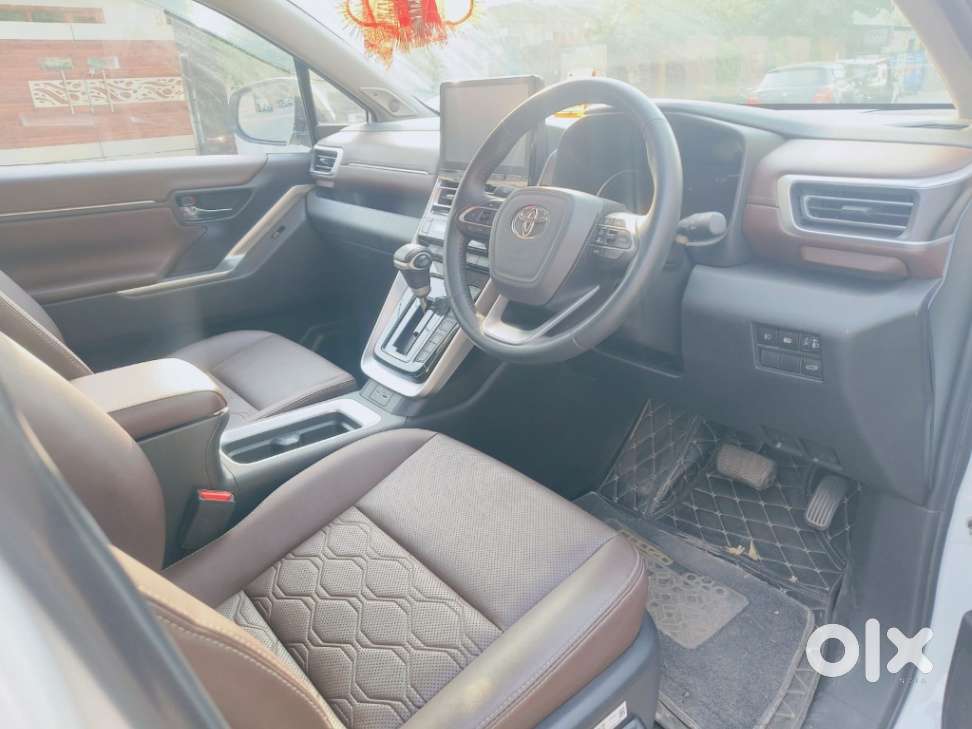 Toyota Innova Hycross 2.0 Zx Hybrid 7 Str, 2024, Cng & Hybrids