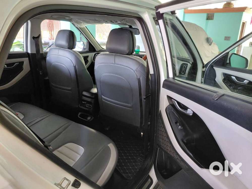 Hyundai Creta With Fancy Number 0004