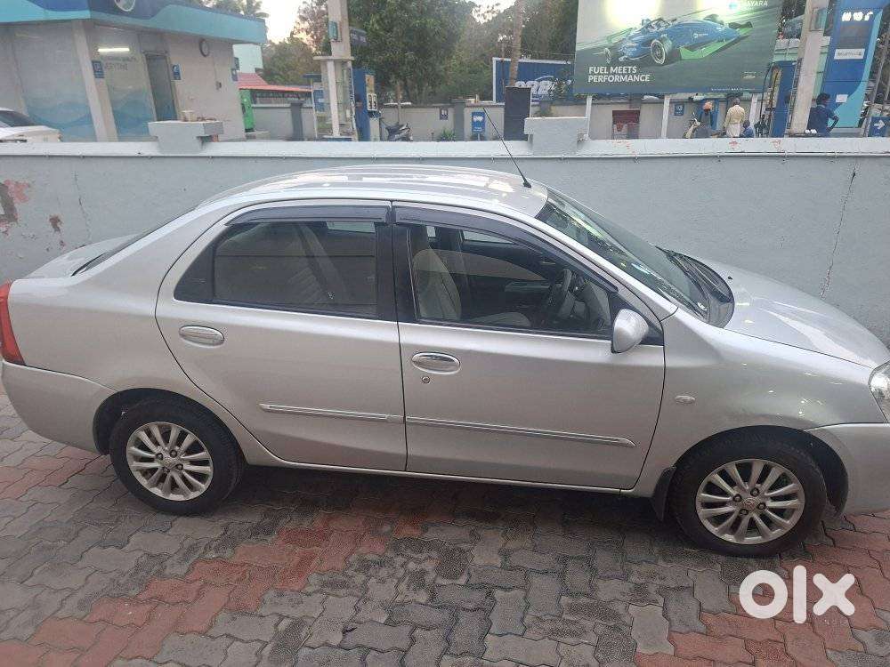 Toyota Etios V, 2012, Petrol