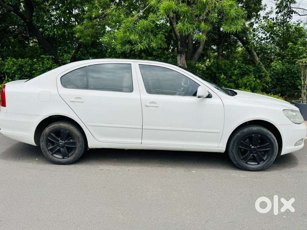 Skoda Laura 1.9 Tdi At Elegance, 2011, Diesel