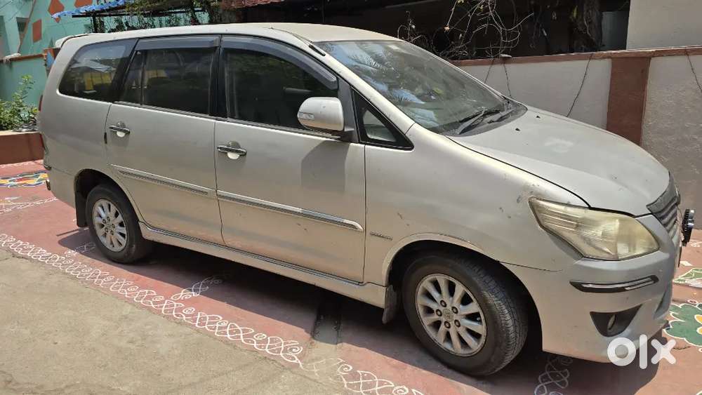 Toyota Innova 2.5ev 8str
