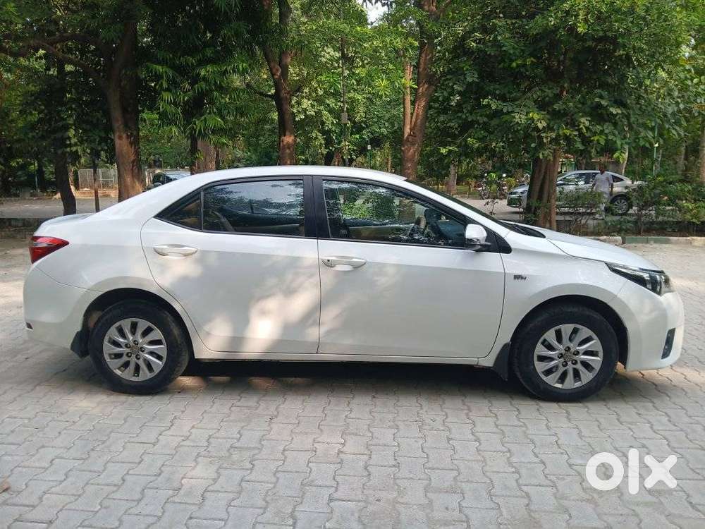 Toyota Corolla Altis 1.8 J, 2015, Petrol