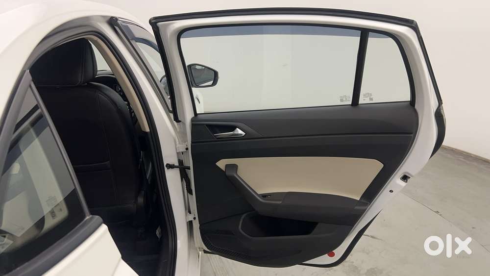 Skoda Slavia Ambition 1.0l Tsi At, 2023, Petrol