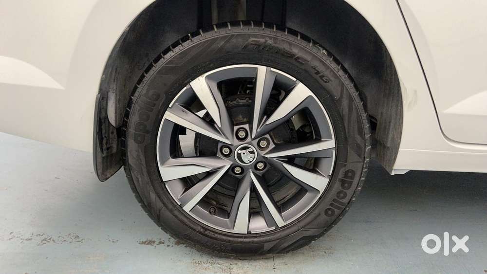 Skoda Slavia Style 1.0l Tsi At, 2022, Petrol