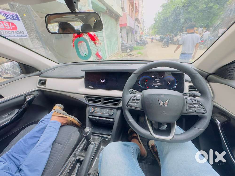 Mahindra Xuv700 Diesel 2024 Blue