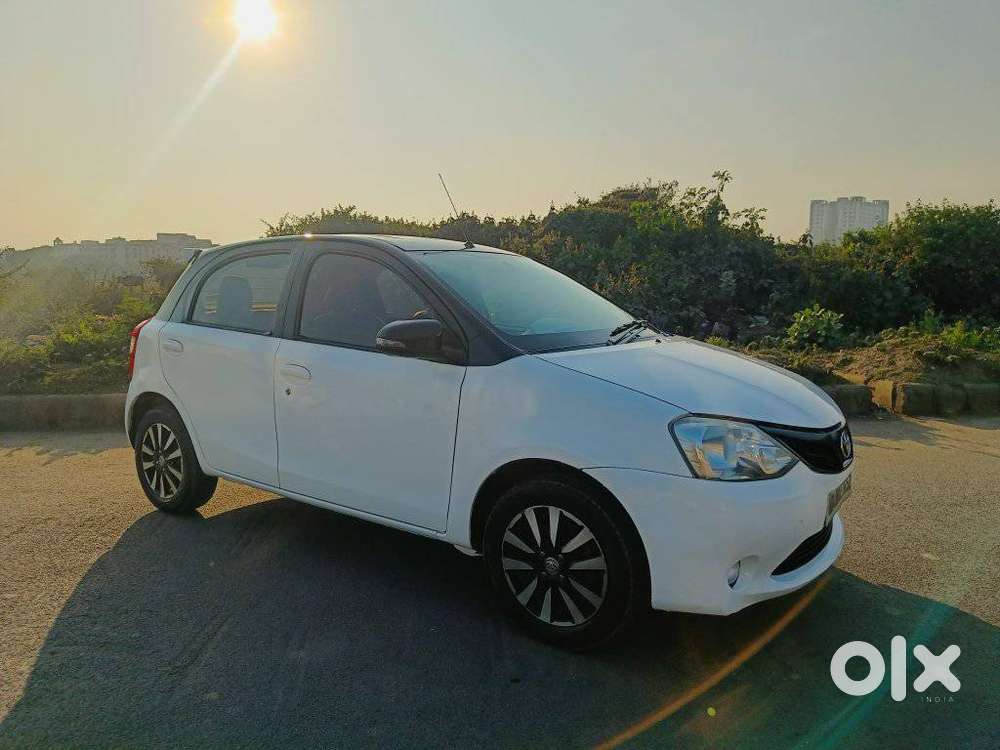 Toyota Etios Liva 1.2 V Dual Tone, 2016, Petrol