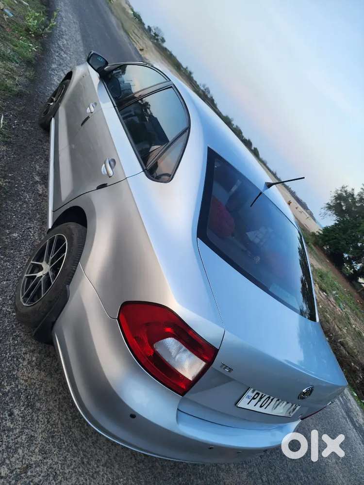 Skoda Rapid 1.6 Tdi Ambition Cr Mt Plus 2014 Diesel Well Maintained