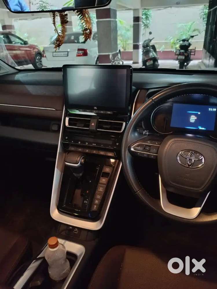 Innova Hycross