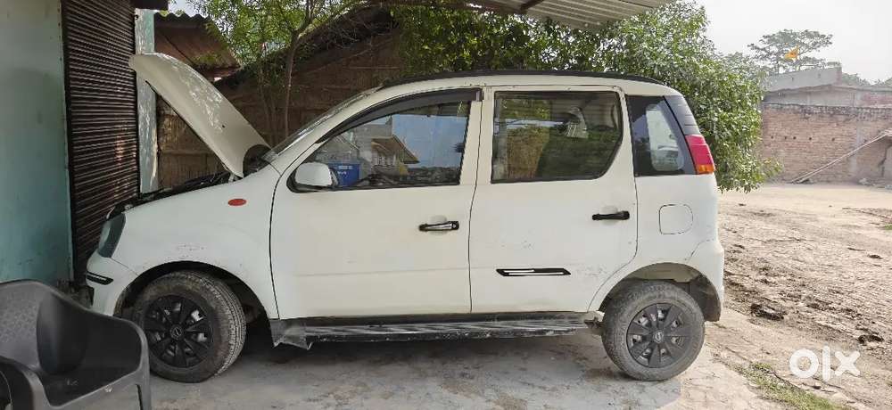 महिंद्र क्वांटो C4  में चारों टायर नया पड़े गाड़ी के सर्विस भी करवादी