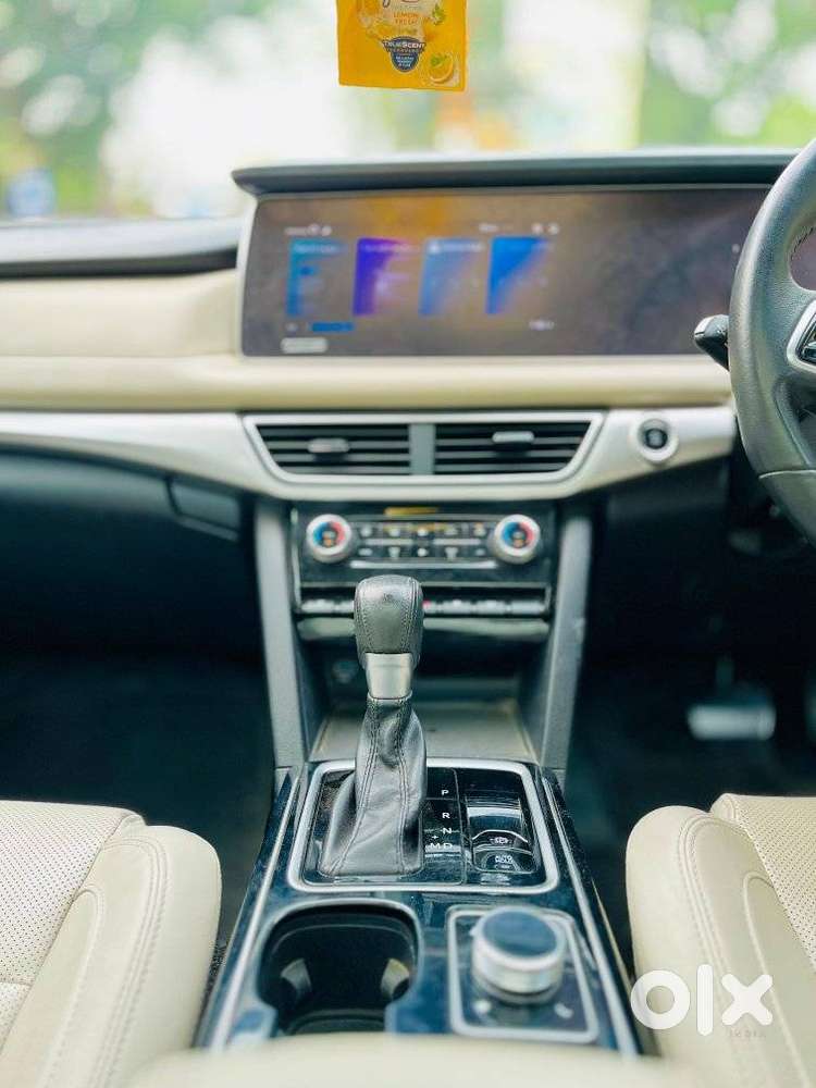 Mahindra Xuv700 2.0 Ax 7 Petrol At Luxury Pack Str, 2024, Petrol