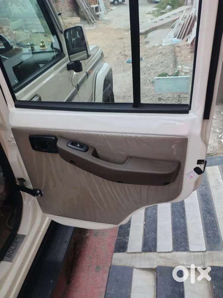 New Jaisa Car Hai Seat Sai Thali Hatti Hai