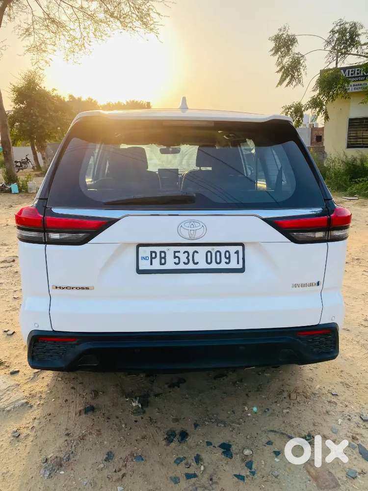 Toyota Innova Hycross 2023 Petrol 80000 Km Driven