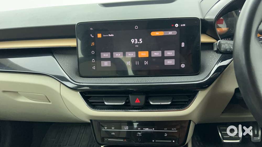 Skoda Slavia Style 1.0l Tsi At, 2023, Petrol
