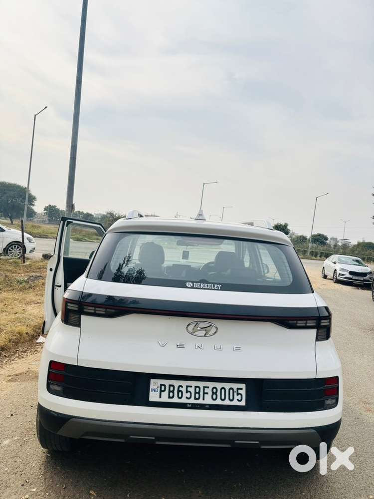 Hyundai Venue Petrol 2023