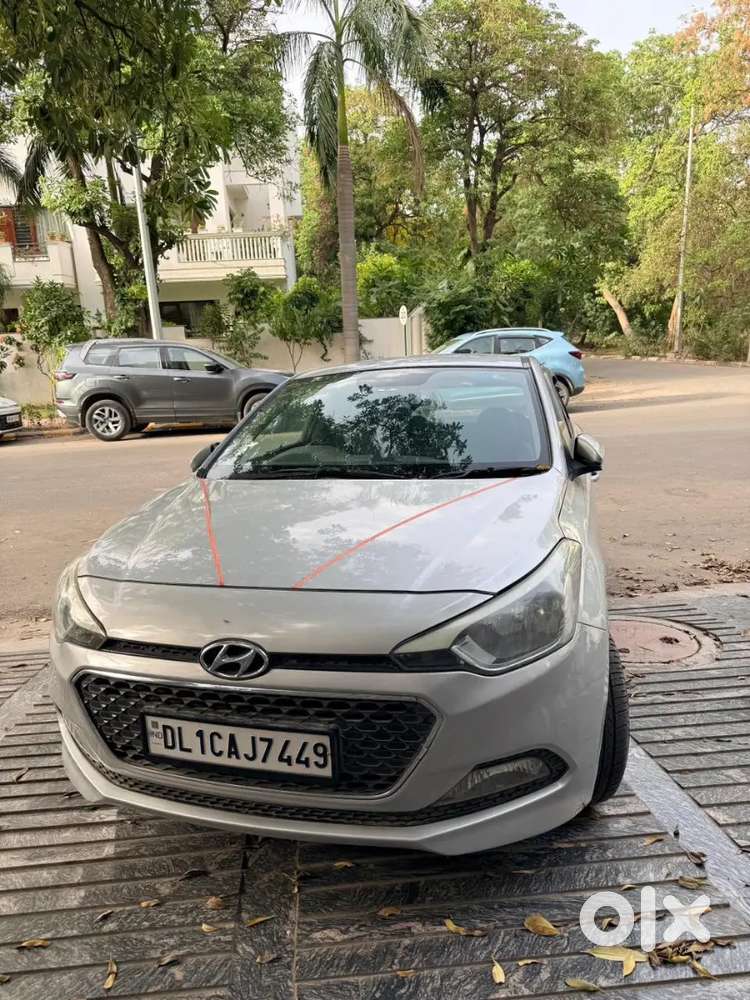 Hyundai I20 Sports Petrol Manual 50000 Km Run Silver Color.