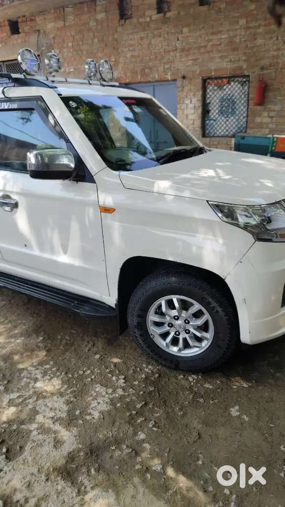 Mahidra Tuv 300 T8 Badhiya Condition Me Charo Tyre Naye