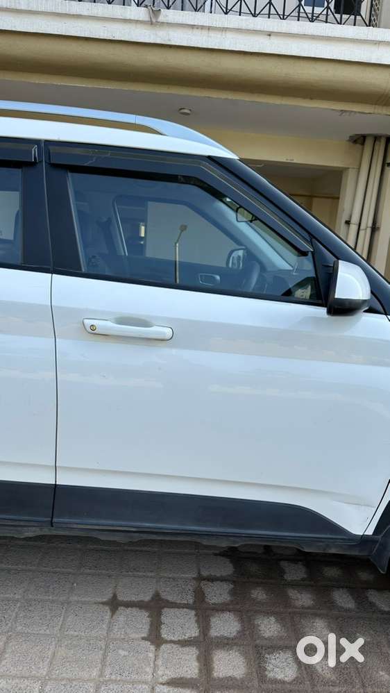Hyundai Venue Petrol Manual 2023