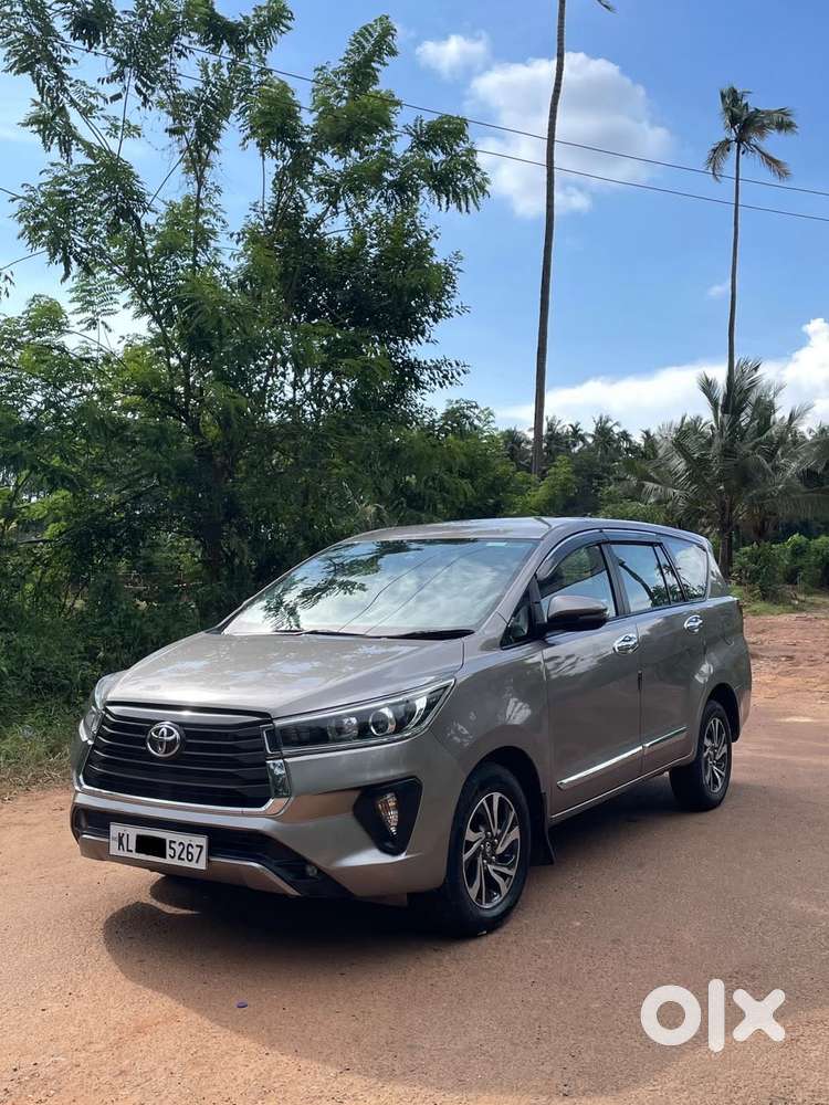 Toyota Innova Crysta 2.7v Mt, 2022, Petrol
