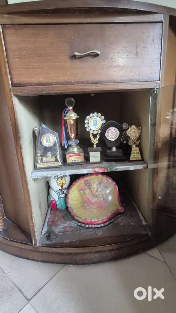 Solid Wooden Storage Cabinet / Side Showcase Unit in Great Condition
