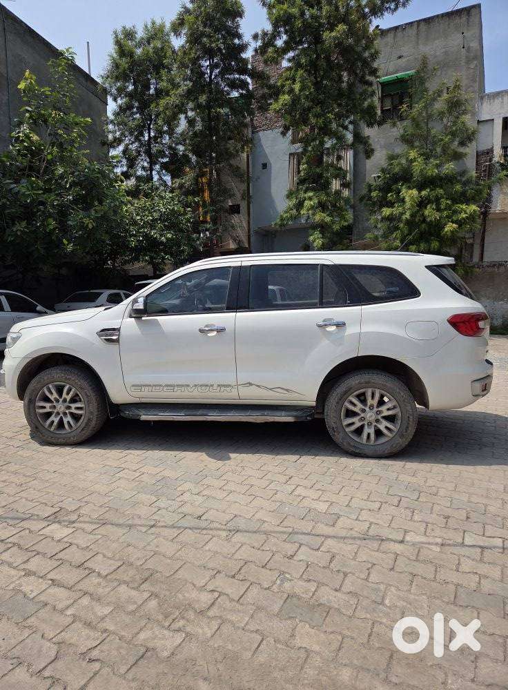 Ford Endeavour 2.2 Titanium At 4x2, 2016, Diesel