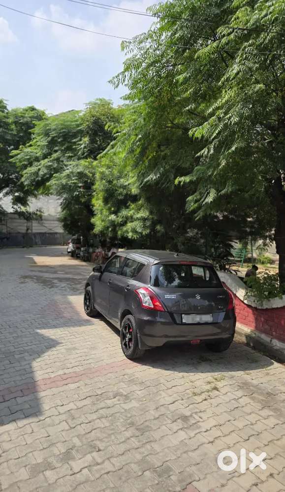 Well-maintained 2016 Maruti Suzuki Swift Vxi Petrol
