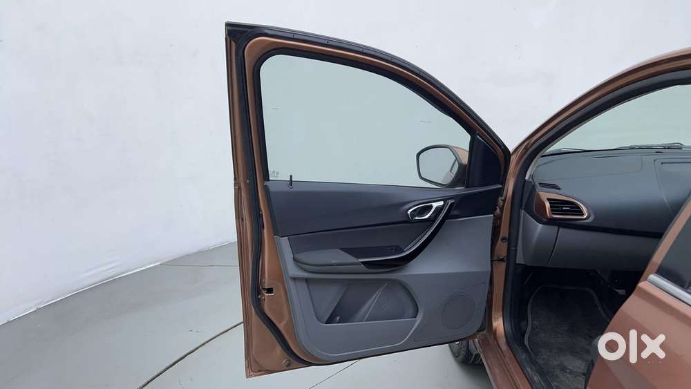 Tata Tigor Xza, 2017, Petrol