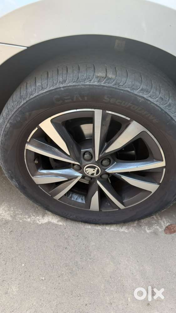 Skoda Slavia 1.0 Tsi Style At, 2022, Petrol