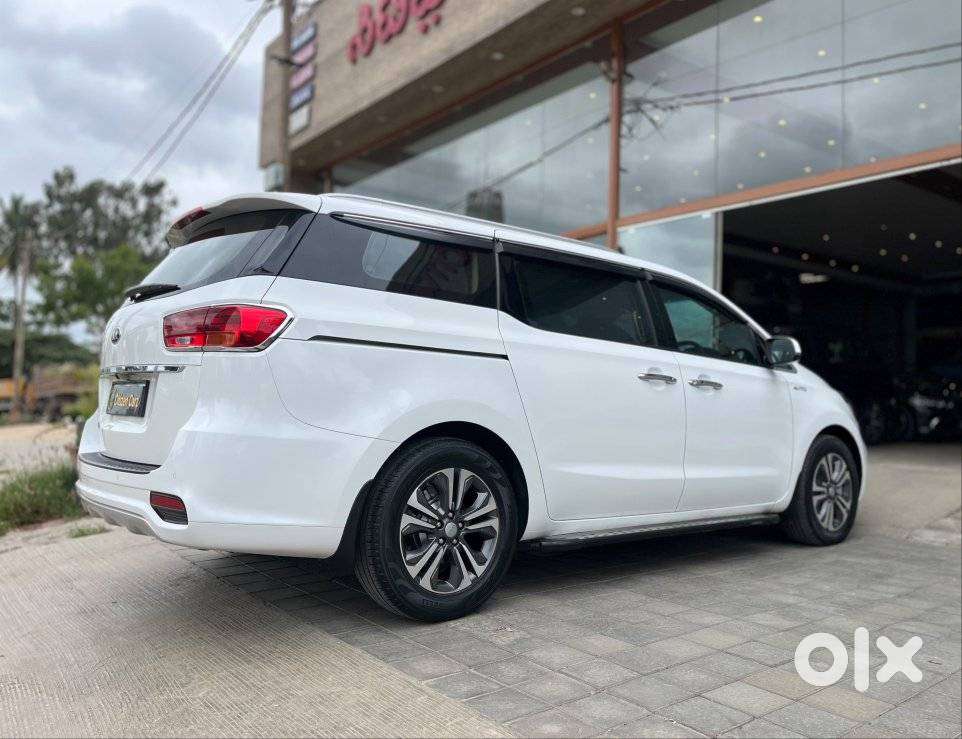 Kia Carnival Premium, 2021, Diesel