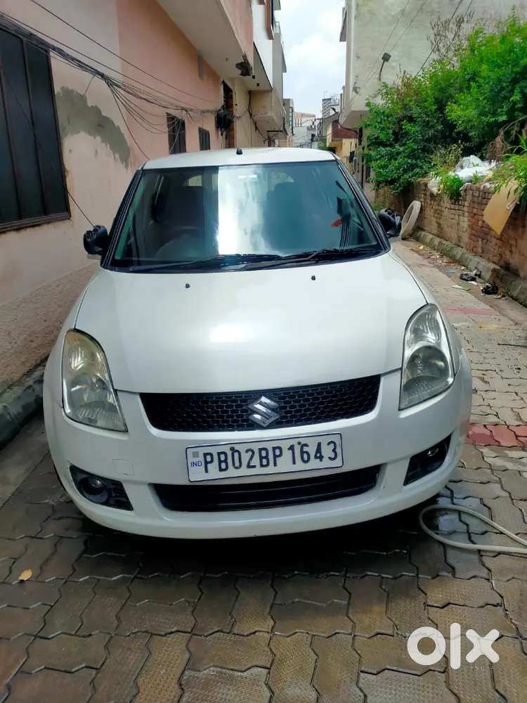 Maruti Suzuki Swift Petrol Manual 2011
