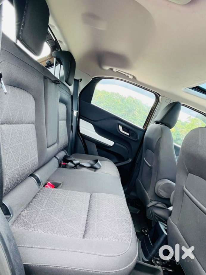 Tata Punch Creative Dual Tone Amt Sunroof, 2023, Petrol