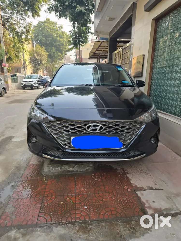 Fully Automatic Top Model Verna Black Air Cusioned Seats