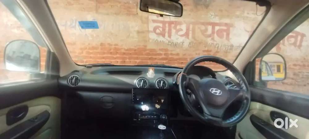 Hyundai Santro (white)