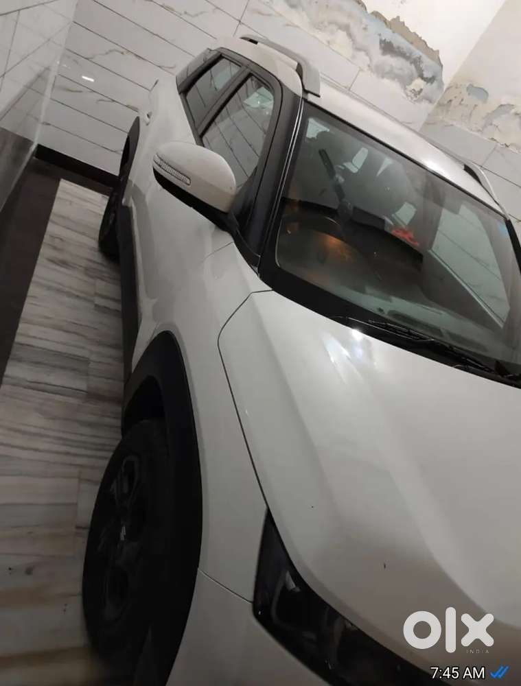 Maruti Suzuki Brezza Smart Hi-brid 2022,petrol,sunroof,push Button Sta