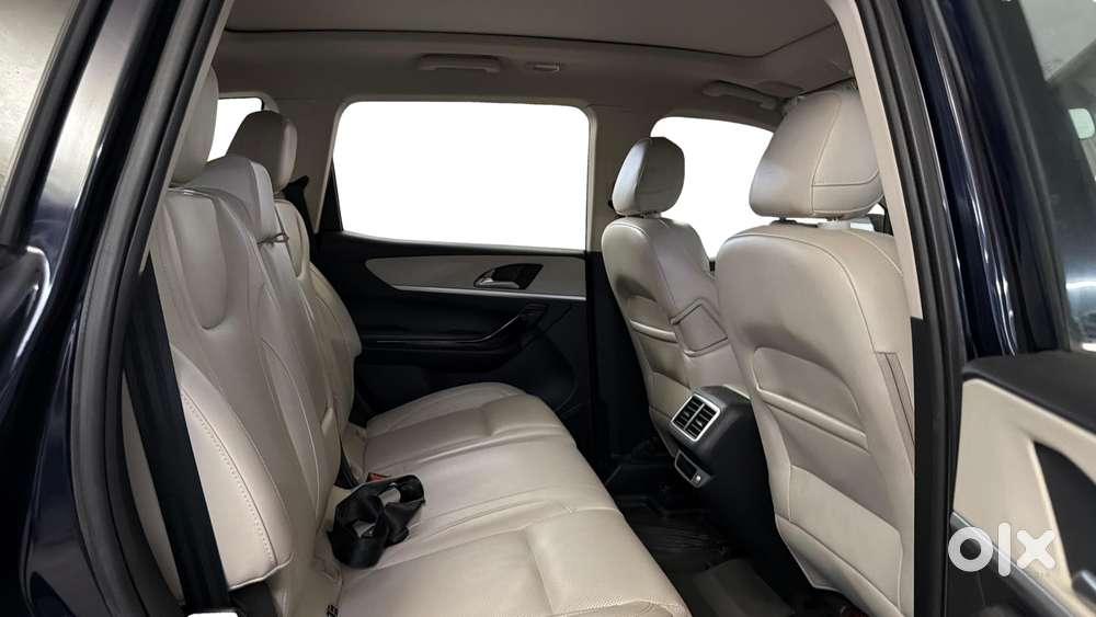 Mahindra Xuv700 2.0 Ax 7 Petrol At Luxury Pack Str, 2023, Petrol