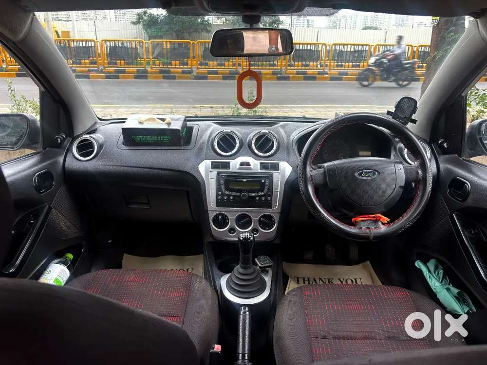 Ford Figo Titanium Petrol 2010