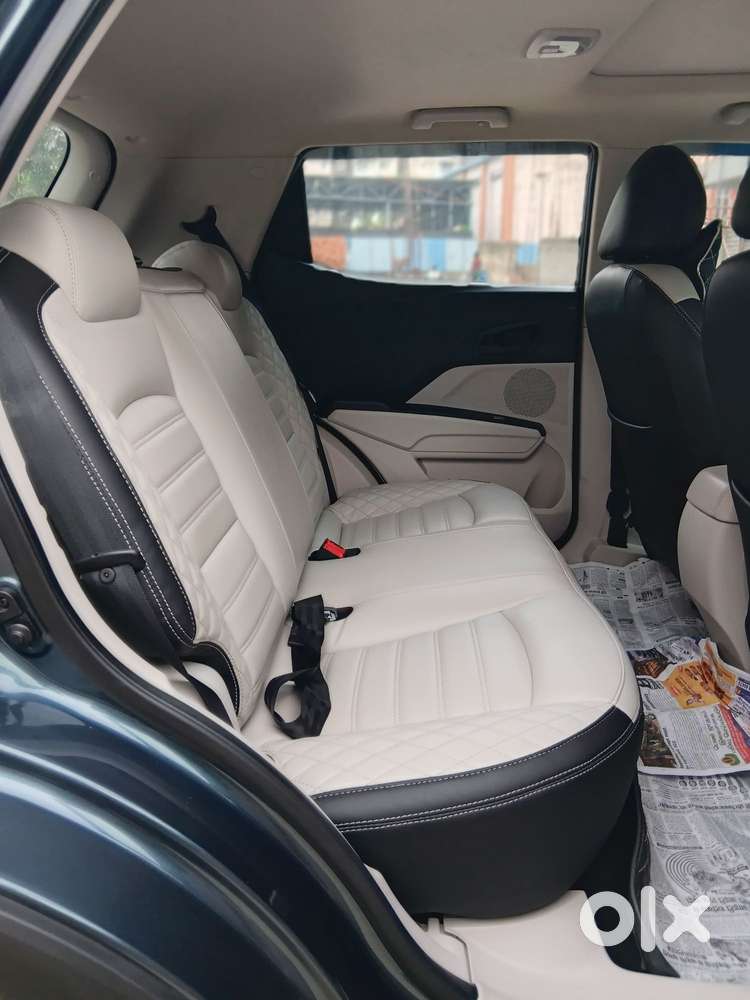 Mahindra Xuv300 1.2 W6 Amt Petrol, 2023, Petrol