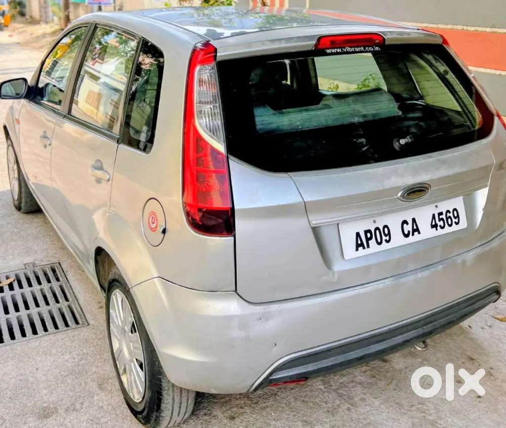 Ford Figo 2010 Silver Well Maintained