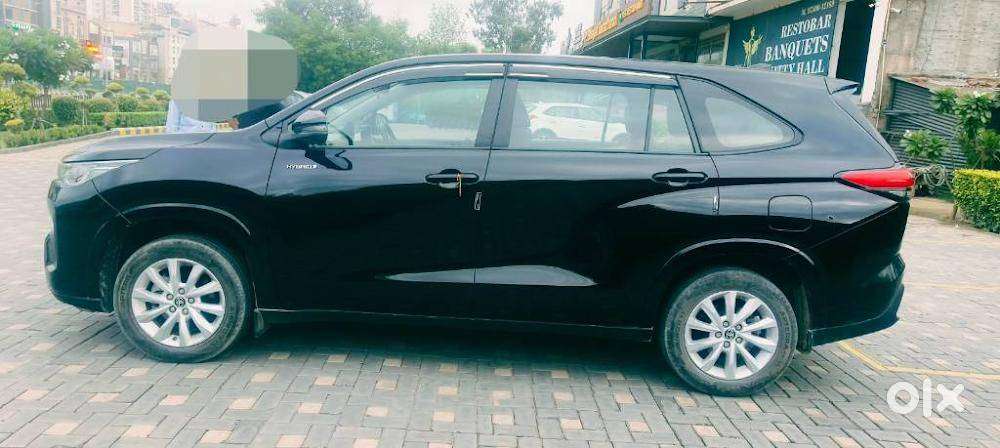 Showroom Condition Toyota Innova Hycross Vx Hybrid (apr 2023) - 31.5k
