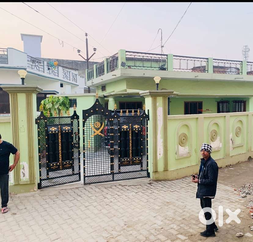 Gate.  Aur grill
