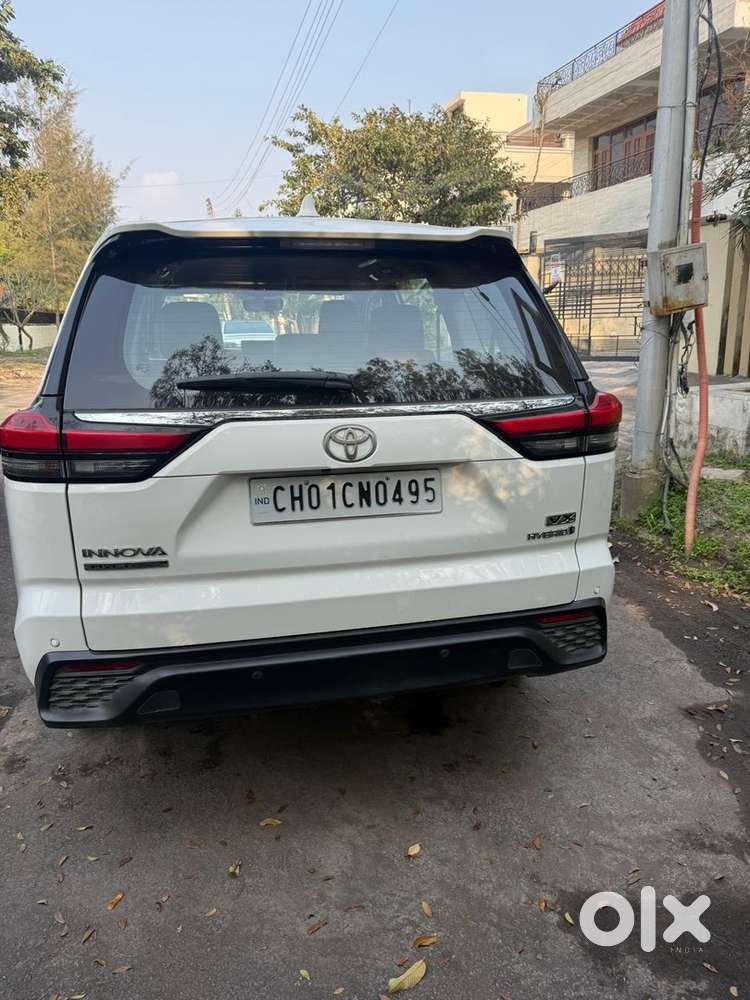 Toyota Innova Hycross 2023 Petrol Well Maintained