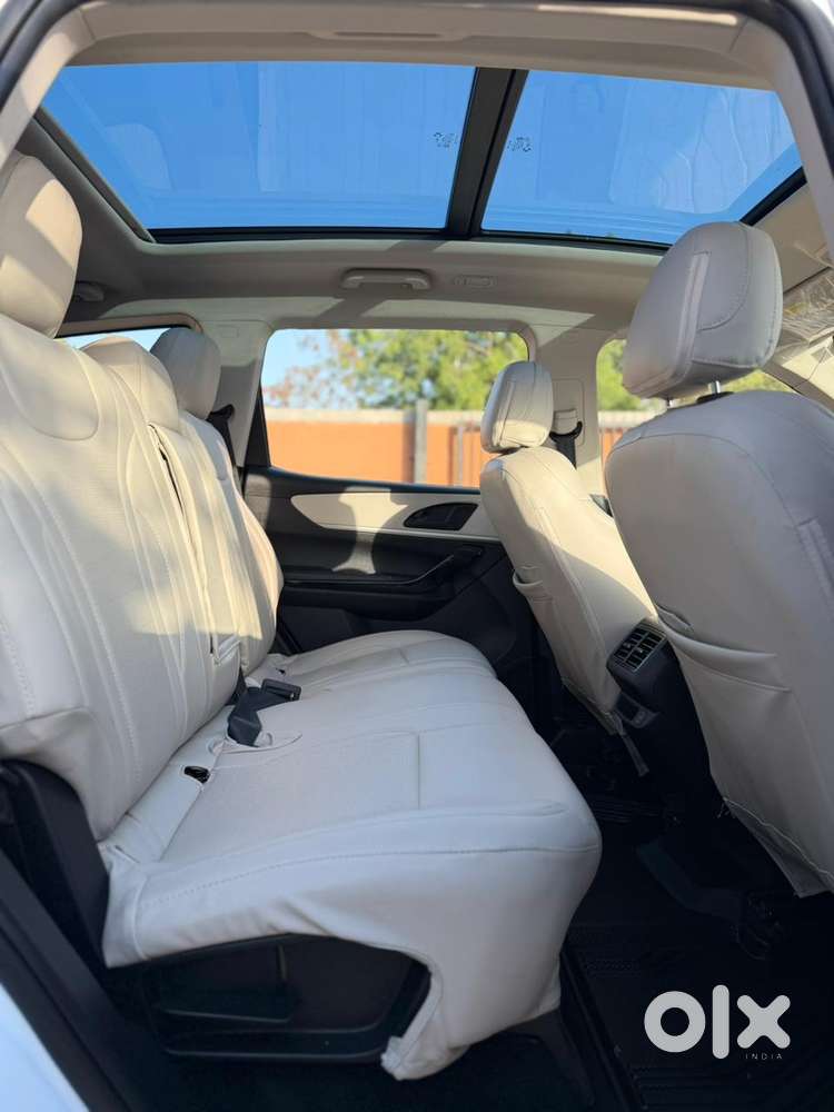 Mahindra Xuv700 2.2 Ax 5 Diesel At 7 Str, 2025, Diesel